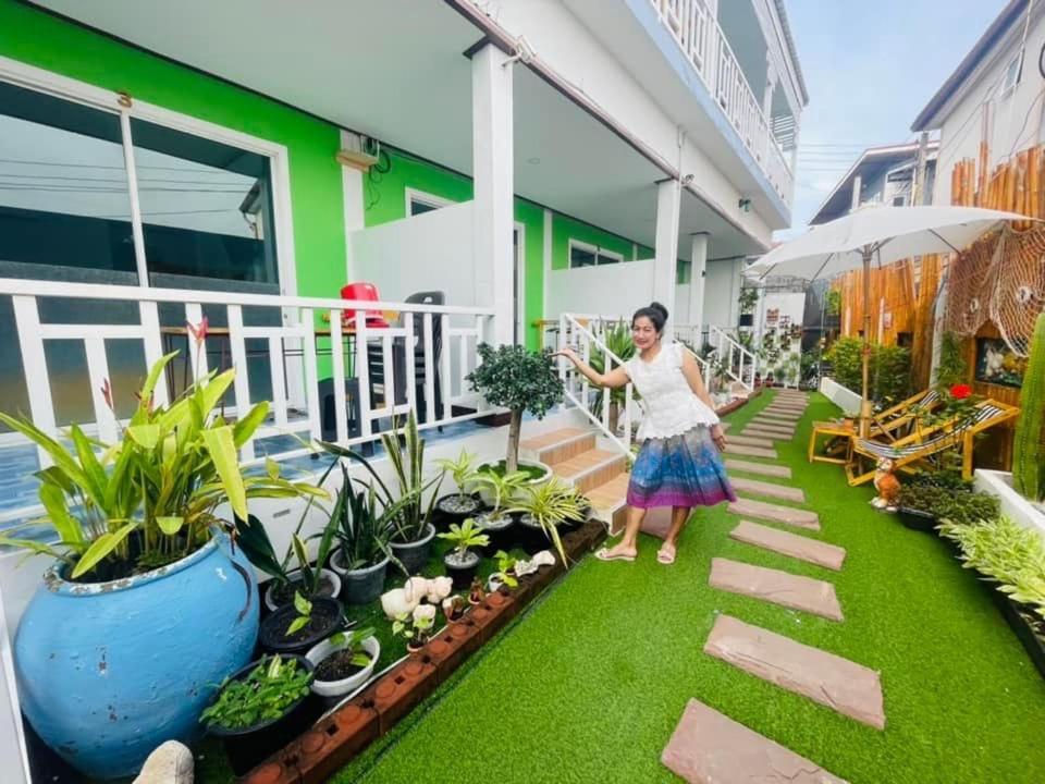 Baan Tipsukon Bed & Breakfast เกาะล้าน ภายนอก รูปภาพ
